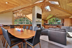 Vistas 92 - 4-Bedroom Luxury Ski On Ski Off Home with Hot Tub, Views, Amenity Center